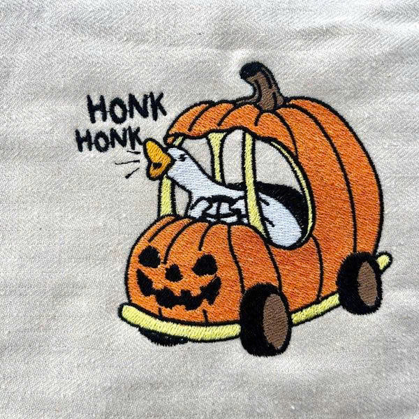 FUNNY GOOSE IN PUMPKIN CAR EMBROIDERED TEE TH-0029