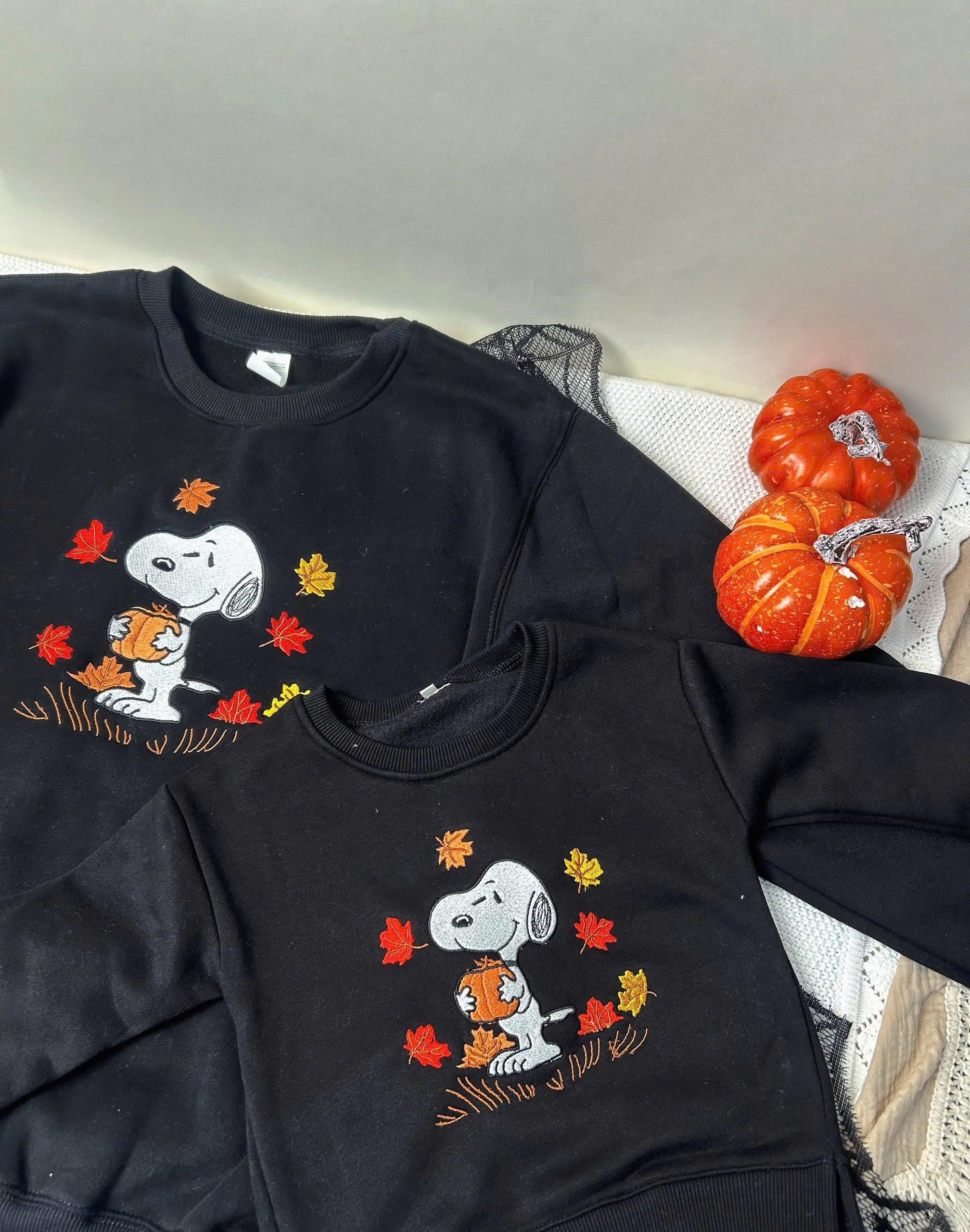 CUTE DOG EMBROIDERED SWEATSHIRT, CUTE DOG SWEATSHIRT, FALL SWEATSHIRT, CREWNECK PUMPKIN, HALLOWEEN GIFT, COZY FALL AESTHETIC PH-0083