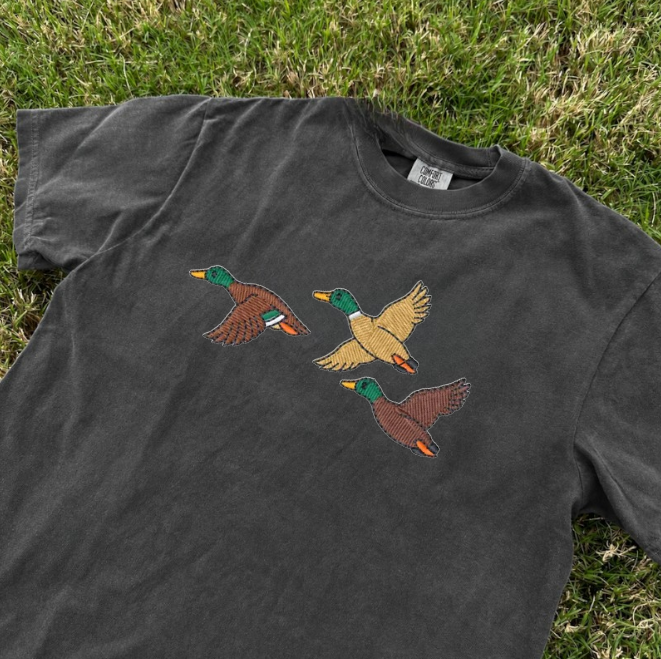 DUCK TRIO  EMBROIDERED TEE BN-00037