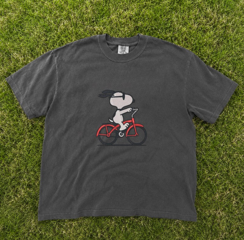 EMBROIDERED RED BIKE BEAGLE TEE XIU-0042