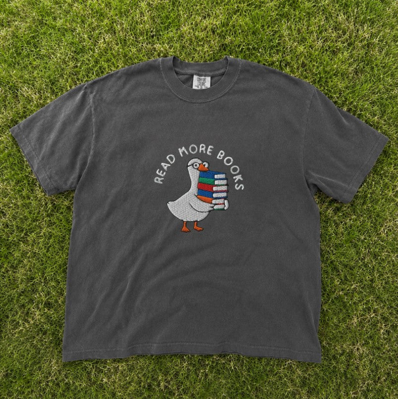 EMBROIDERED GOOSE READ MORE BOOKS TEE XIU-0065