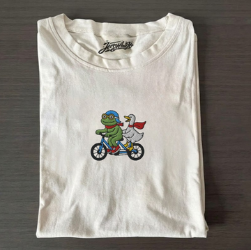 FROG AND GOOSE ON BIKE EMBROIDERED TEE TR-0014