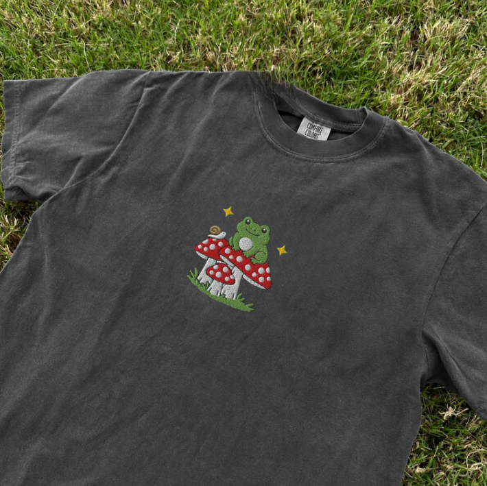 FROG MUSHROOM EMBROIDERED TEE TR-0051