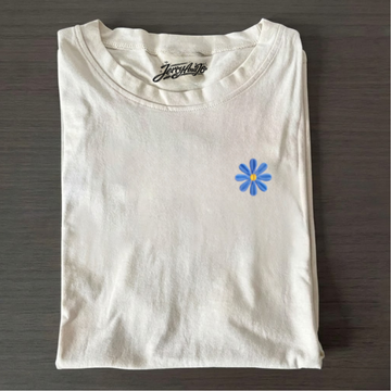 BLUE DAISY EMBROIDERED T-SHIRT, MINIMALIST FLORAL CREWNECK  LL - 0074