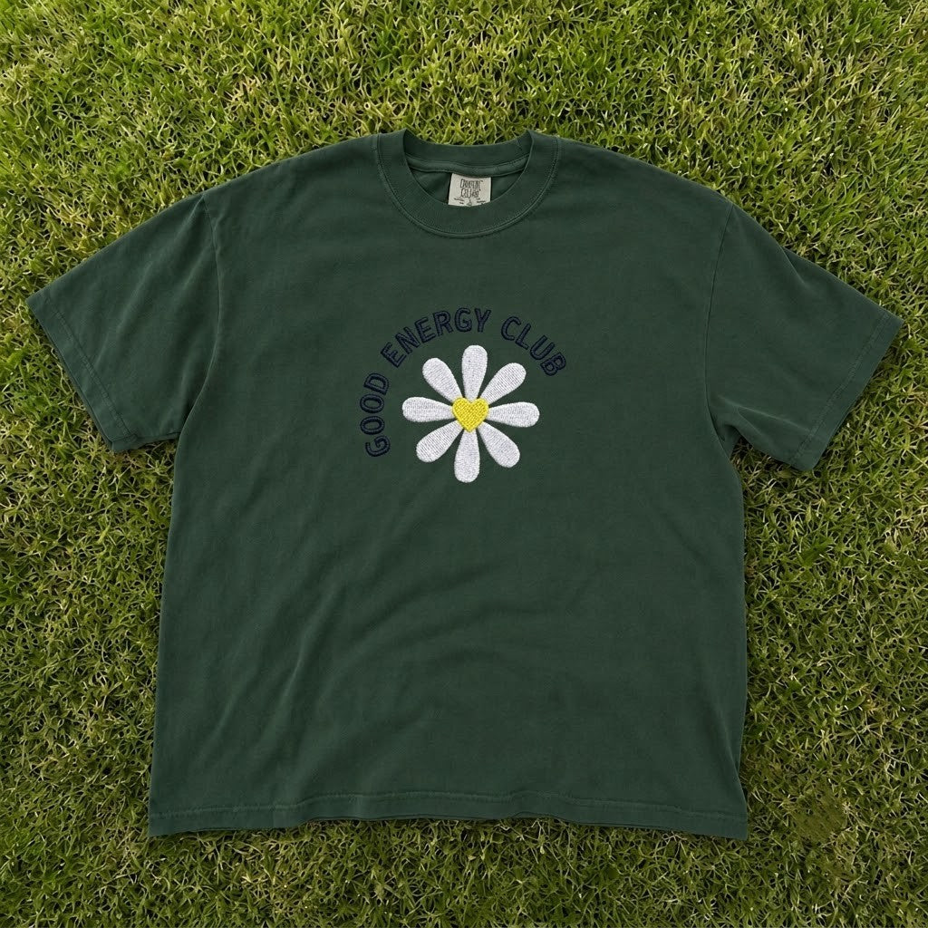 GOOD ENERGY CLUB DAISY HEART FLOWER POSITIVE VIBES EMBROIDERED TEE CT-0064