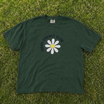 GOOD ENERGY CLUB DAISY HEART FLOWER POSITIVE VIBES EMBROIDERED TEE CT-0064