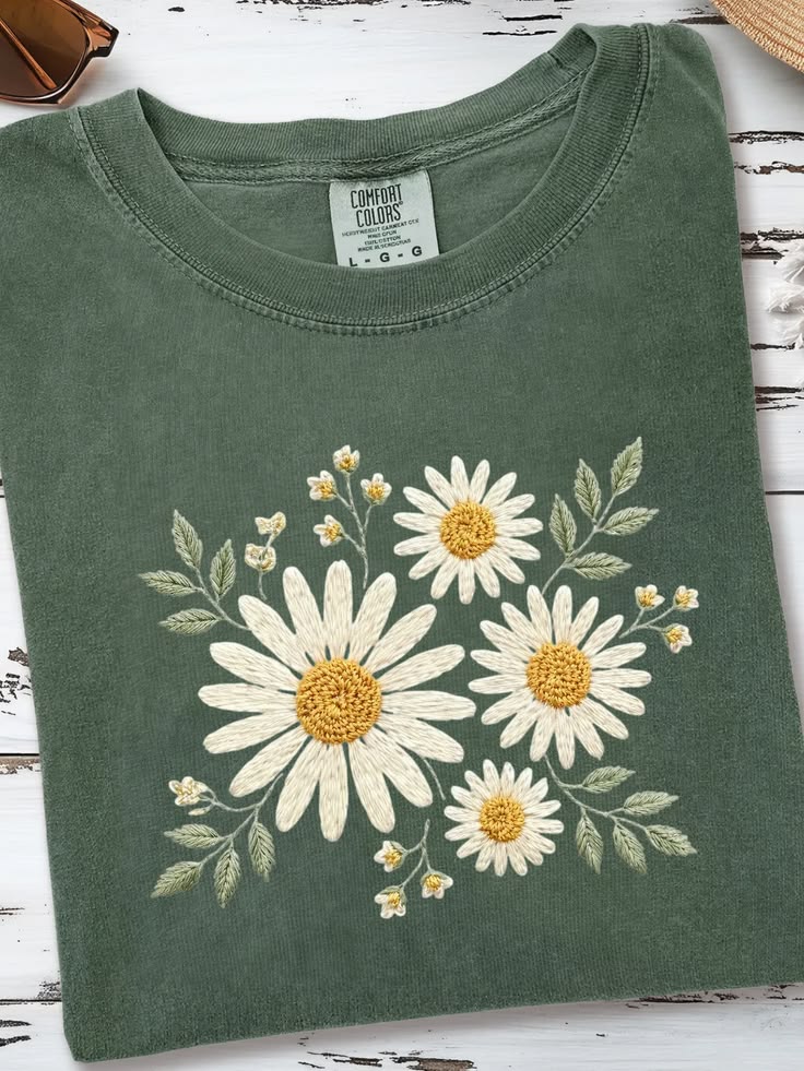 EMBROIDERED DAISY FLORAL COMFORT COLORS T-SHIRT COTTAGECORE BOTANICAL LL - 0057