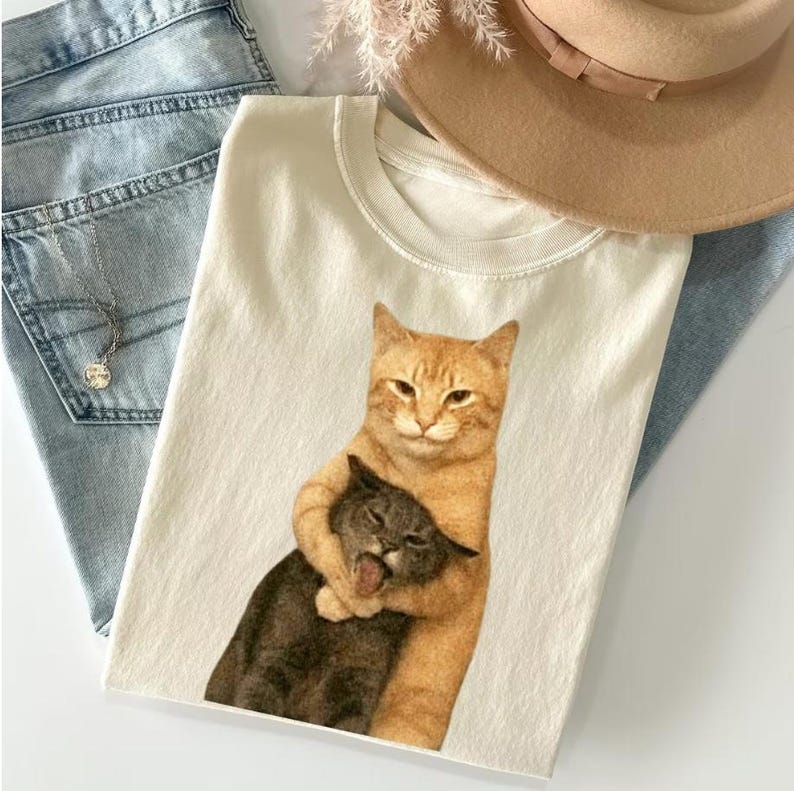 FUNNY HUGGING CATS VINTAGE T-SHIRT, CHAOTIC CAT MEME TEE, CUTE BUT EVIL CAT SHIRT, AESTHETIC PET LOVER GIFT, UNISEX GRAPHIC TEE, TREND BT-00103