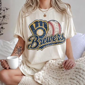 Milwaukee Brewers Baseball Shirt, Vintage Baseball Glove Graphic Tee B-00194